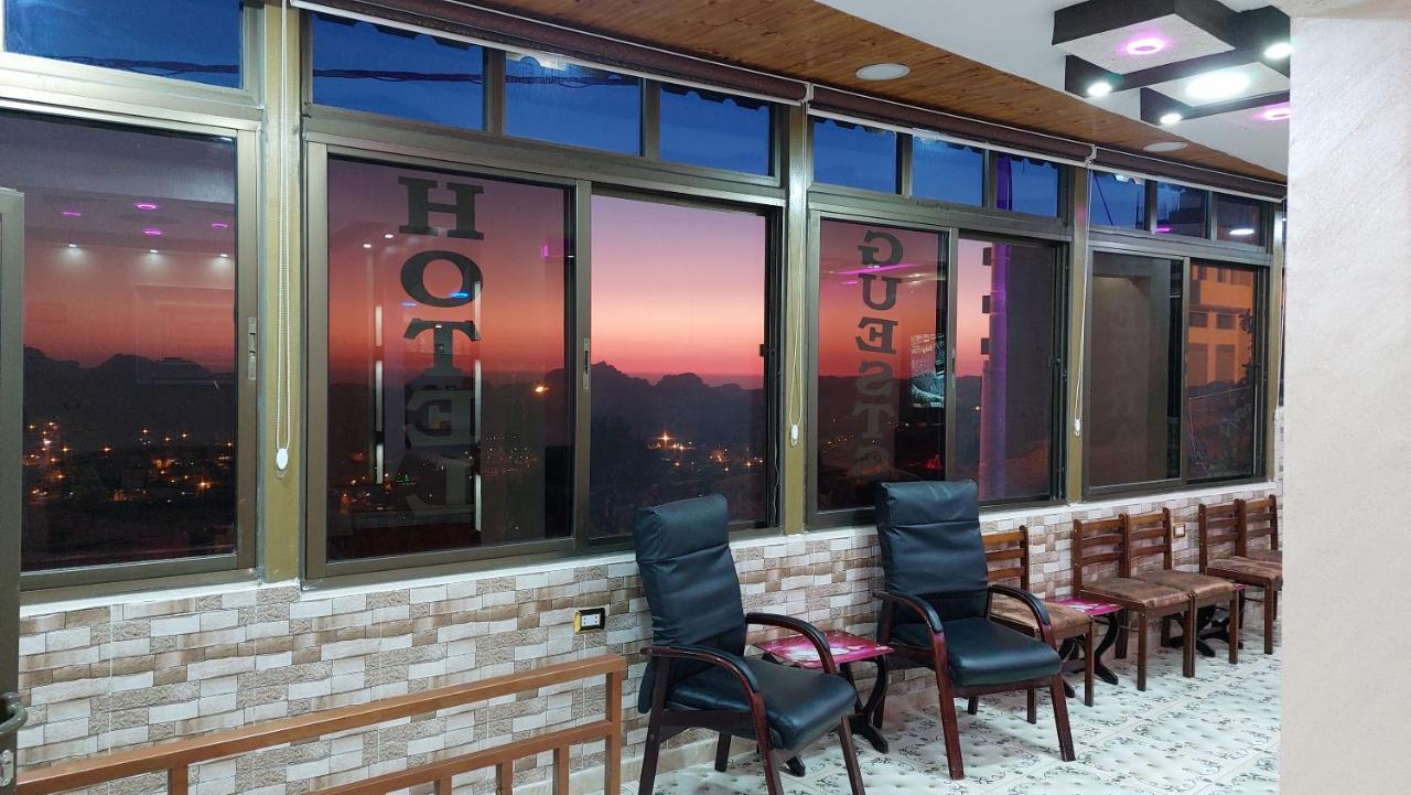Petra Guests Hotel วาดี มูซา ภายนอก รูปภาพ